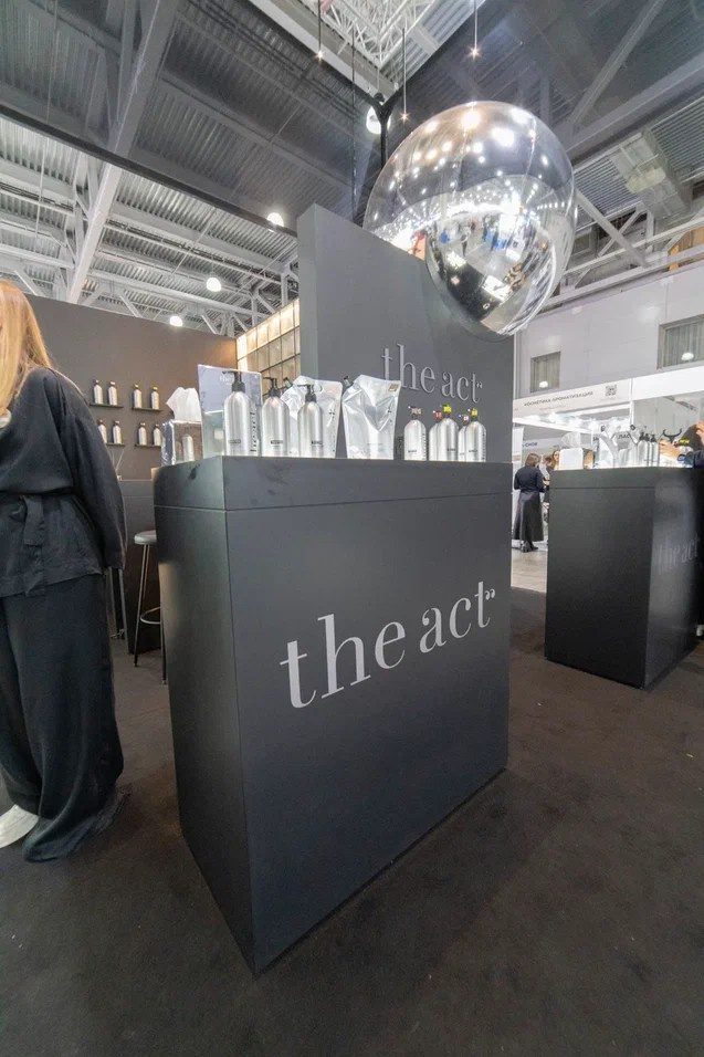 Выставочные стенды. Профессиональный портретный фотограф в Москве Владимир Глаголев