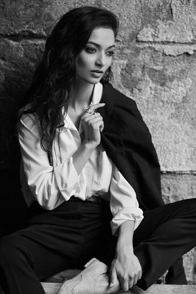 Portrait, fashion, boudoir, fine art. Official website of the international art model Naya