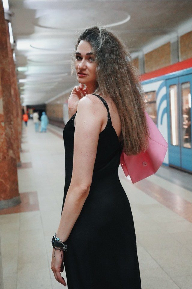 Анна в Московском метро. Событийный фотограф Анна Курникова