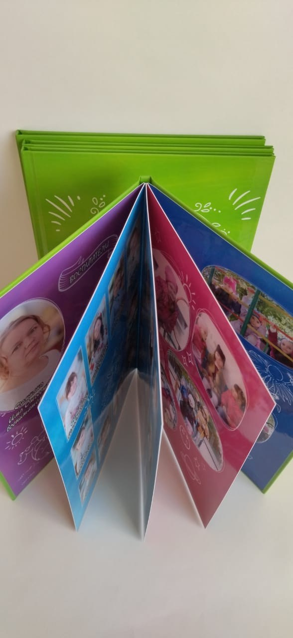 4000 р Книга на 5 разворотов (10 страниц + обложка). Фотограф Елена Лагода