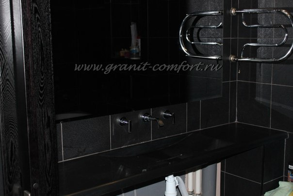 Черная столешница под стиральную машинку