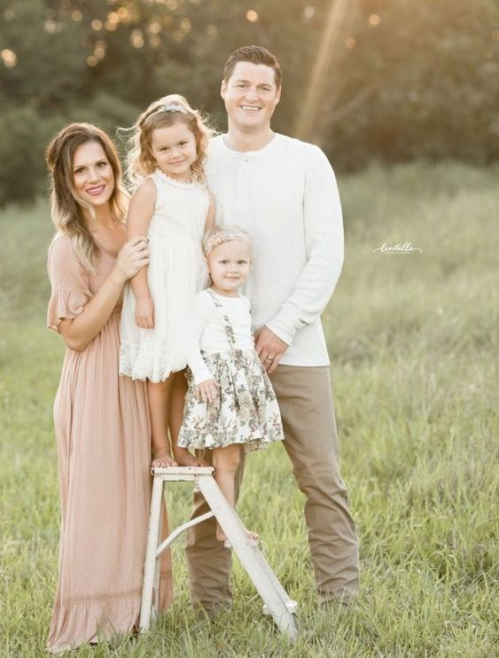 Примеры гармоничных сочетаний одежды для весенне-летних фотопрогулок. Семейный и Свадебный фотограф. Санкт-Петербург. Пушкин