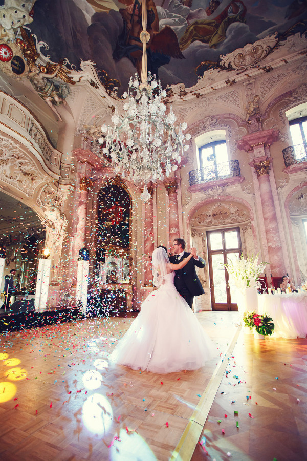 Wedding in the old German castle of Elina and Stanislav. Photographer and videographer for wedding in Italy: Rome, Milan, Venic