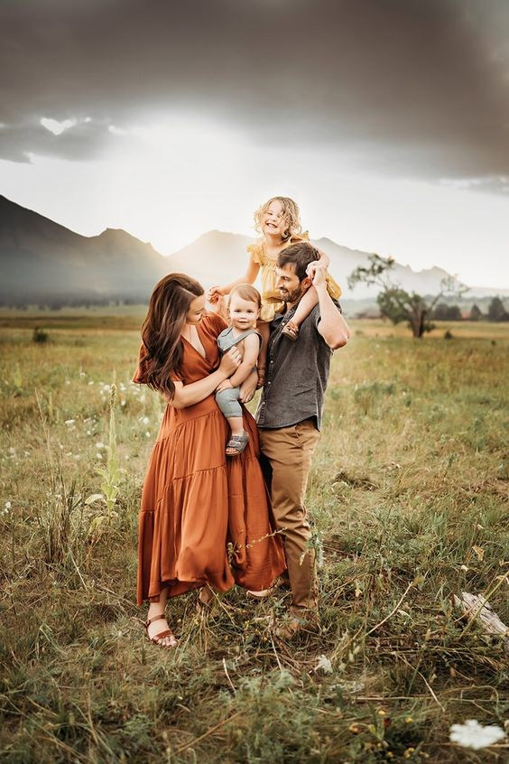 Примеры гармоничных сочетаний одежды для весенне-летних фотопрогулок. Семейный и Свадебный фотограф. Санкт-Петербург. Пушкин