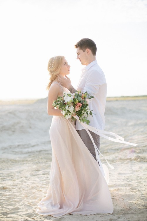 История любви на песчаных барханах в Екатеринбурге. Свадебный и семейный фотограф Ксения Шекк Екатеринбург