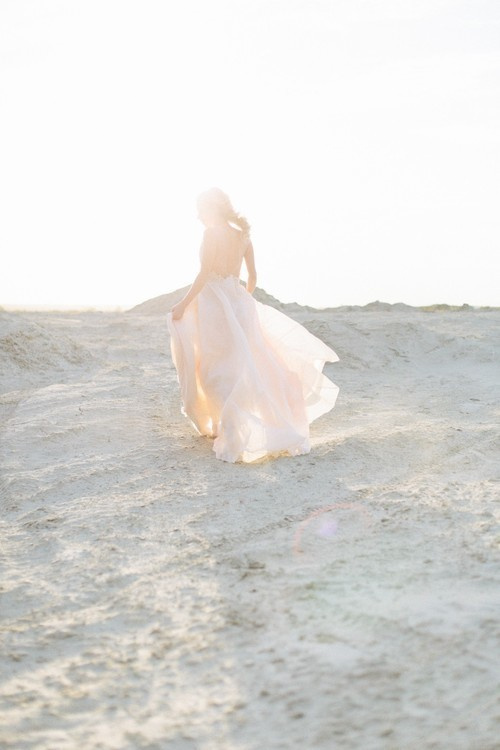 История любви на песчаных барханах в Екатеринбурге. Свадебный и семейный фотограф Ксения Шекк Екатеринбург