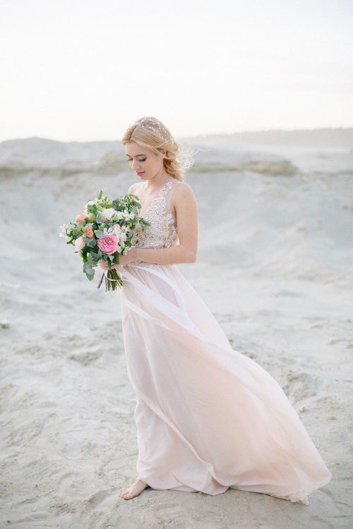 История любви на песчаных барханах в Екатеринбурге. Свадебный и семейный фотограф Ксения Шекк Екатеринбург