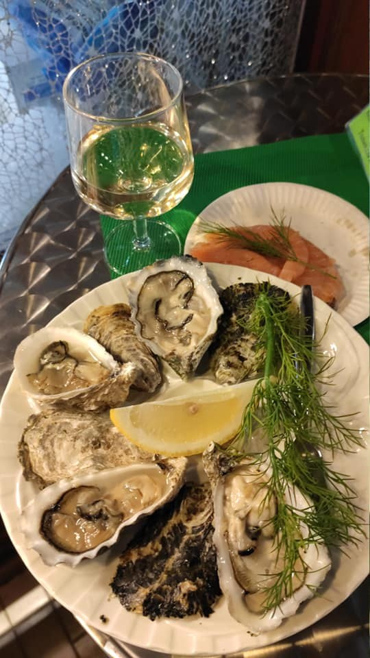 Рынок в порту радует свежими морепродуктами