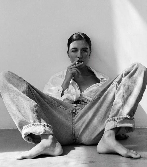 Девушка в студии