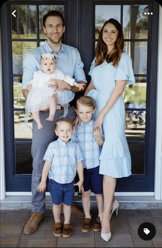 Примеры гармоничных сочетаний одежды для весенне-летних фотопрогулок. Семейный и Свадебный фотограф. Санкт-Петербург. Пушкин
