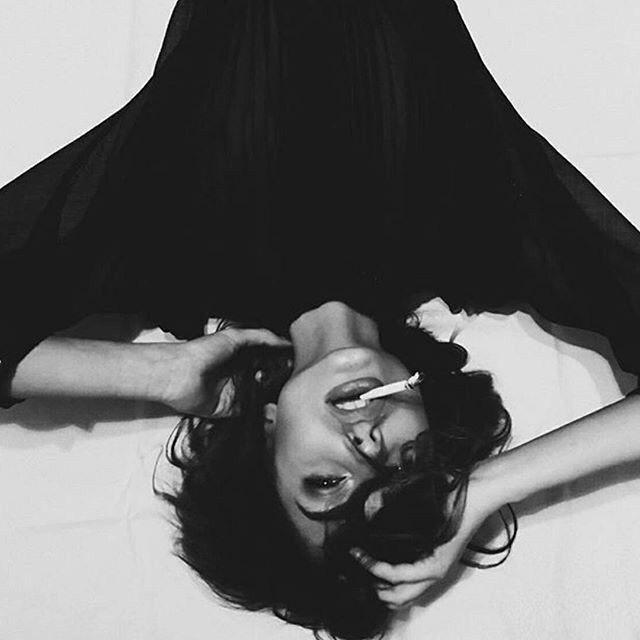 Девушка в студии