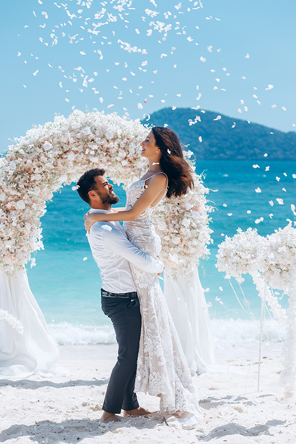 Wedding ceremony for a couple from Turkey in Phuket. Photographer in Phuket. Photographer Thailand