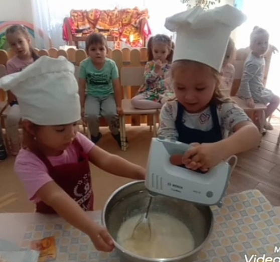 Готовим пироженки ❤️. Детский сад «Эврика»