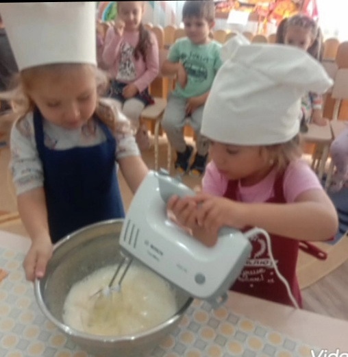 Готовим пироженки ❤️. Детский сад «Эврика»