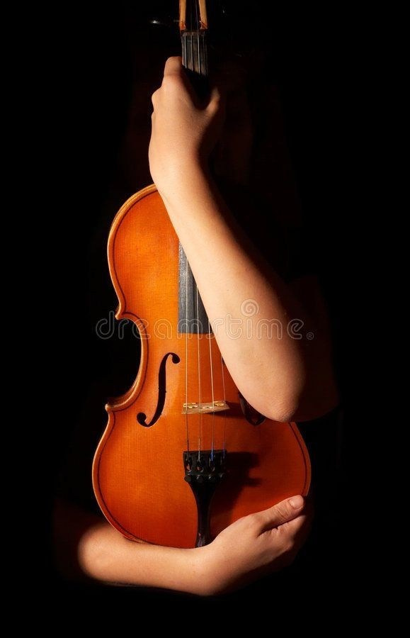 Скрипка и девушка. Фотограф в Екатеринбурге Юлия Ташлыцкая