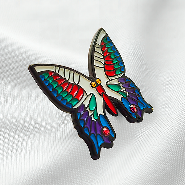 Значки из металла в технологии штамповка с холодными эмалями и порошковой окраской