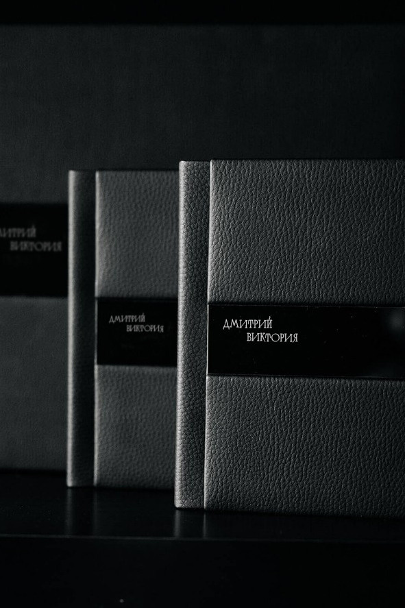 Кожаная обложка с фотовставкой. Свадебный фотограф в Краснодаре Алексей Кудинов