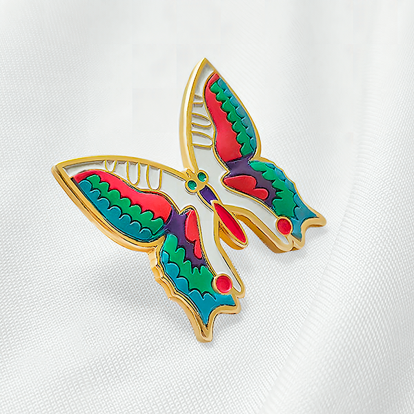 Значок из металла в технологии литья или штамповки с холодными эмалями и ПВХ