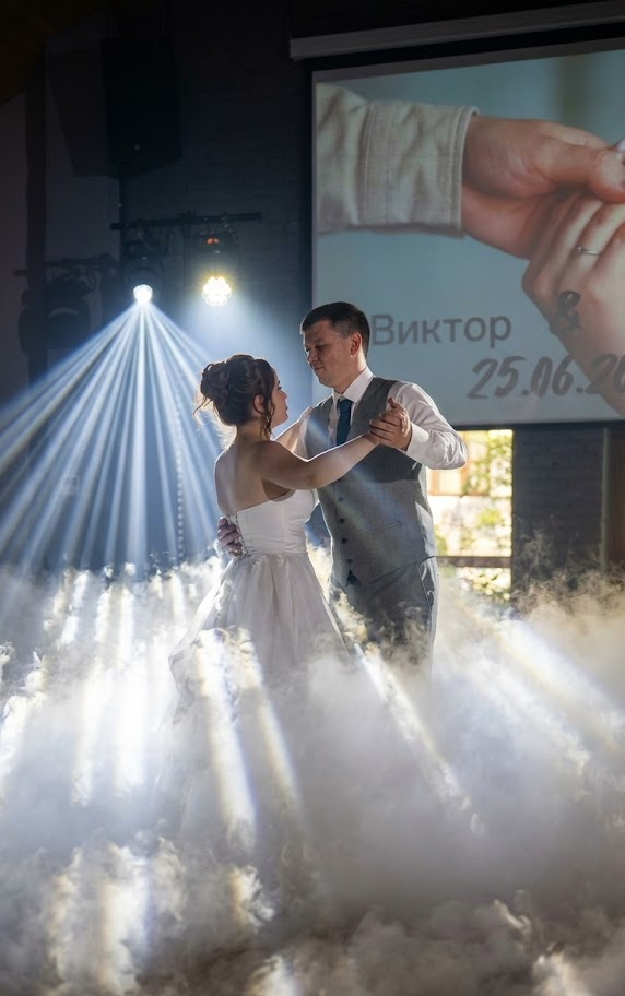 Аренда светового оборудования. Аренда света. Свет на свадьбу. Свет на мероприятие. ПроСвет аренда света и звука на свадьбу в Москве, Московской области, Серпухов, Чехов, Подольск