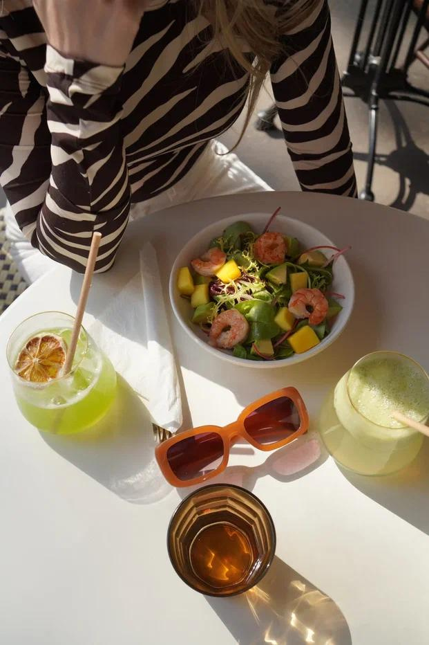 Тоня и Настя