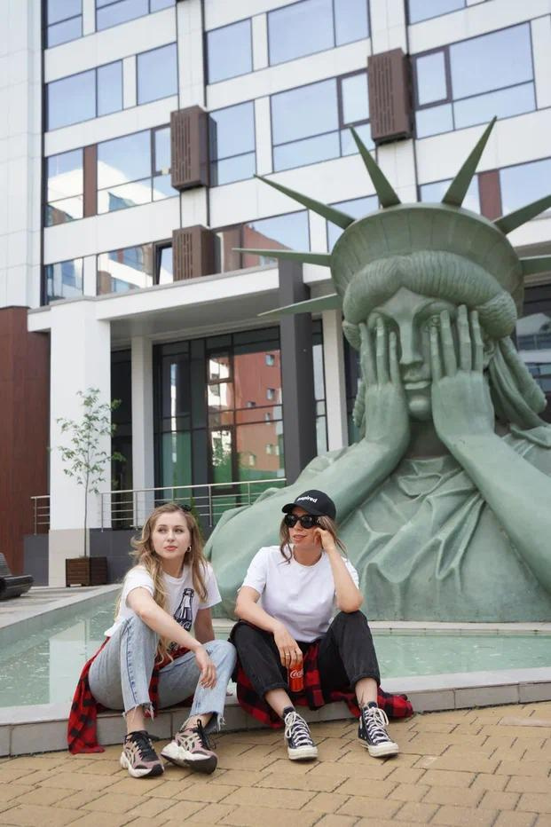 Тоня и Настя