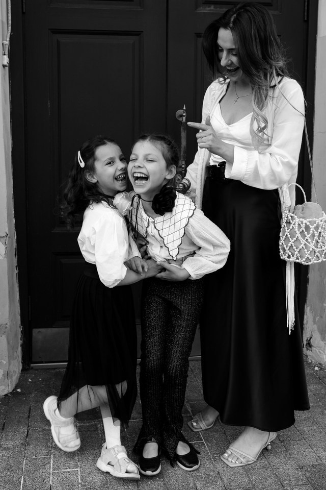 Прогулка мамы с дочками. Фотограф Москва