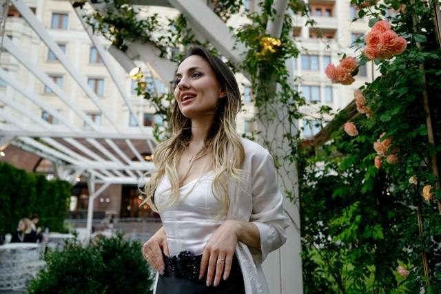 Прогулка мамы с дочками. Фотограф Москва