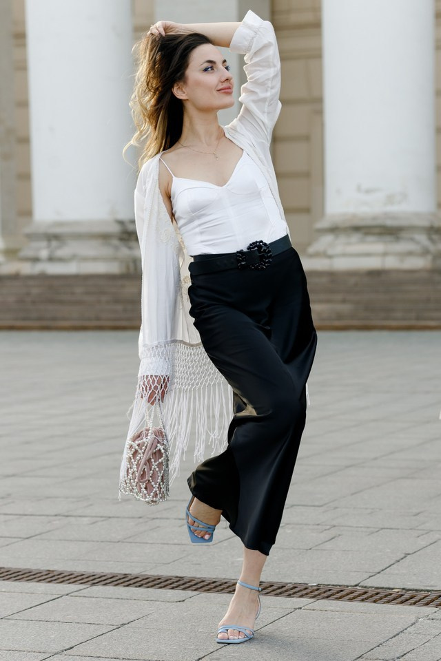 Прогулка мамы с дочками. Фотограф Москва