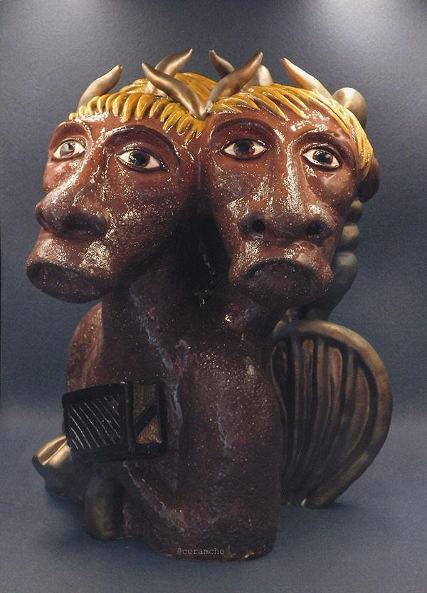 Авторская керамика ручной работы. #Тетраморф в образе отдельных четырёх апокалиптических существ — стражей четырёх углов Трона Господа и четырёх пределов рая. В традиционном толковании символ евангелиста Луки и форма его традиционного символического изображения - крылатый телец, держащий Евангелие. #Телец, жертвенное животное, - символ Луки, потому что он отразил священническую сущность Христа.