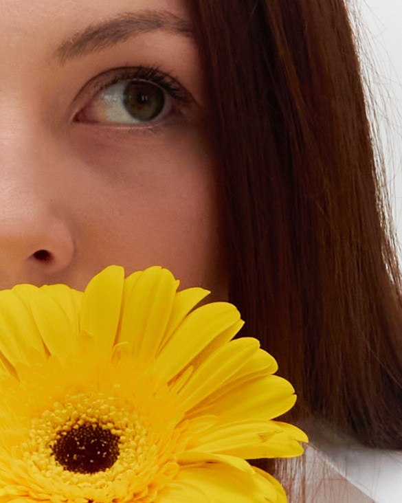 Ксения и цветы. Фотограф из Первоуральска Роман Заиченко