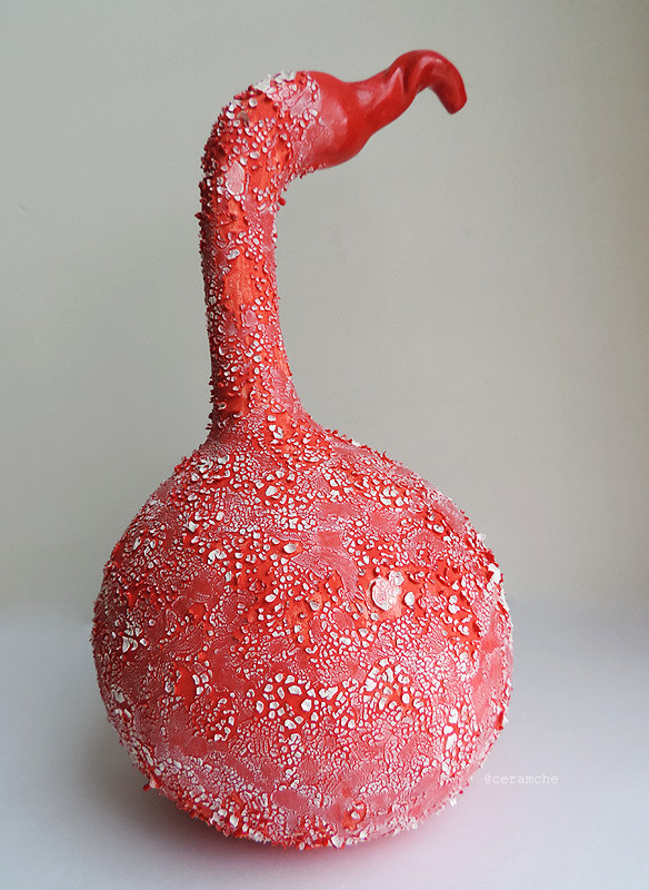 Керамическая скульптура Розовый фламинго. Ручная лепка, роспись ангобами и глазурями. Авторская керамика, ручная работа, высокий обжиг.