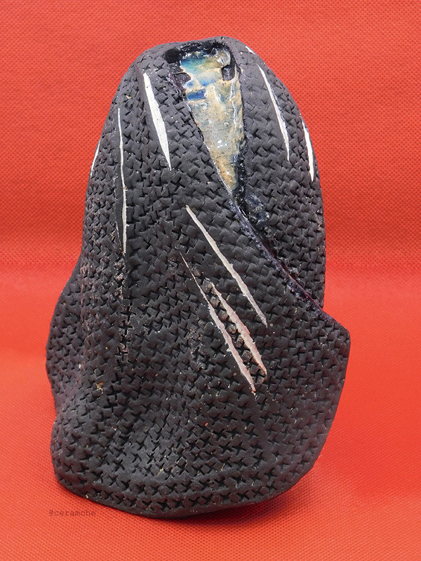 Керамическая скульптура из шамота с добавлением стекла Трансформация, создана в 2018 году. Авторская керамика, ручная работа, высокий обжиг.