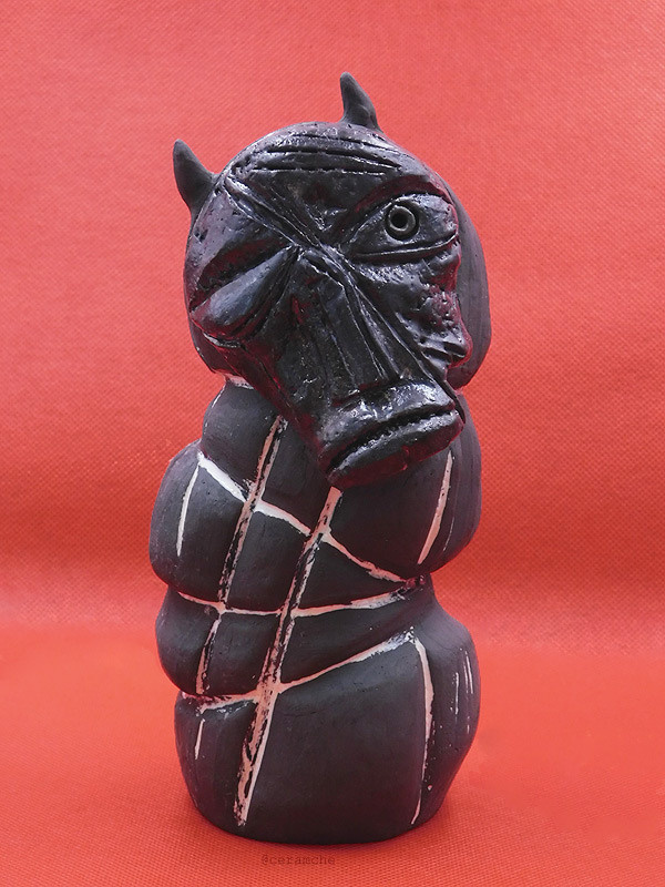 Керамическая скульптура из шамота Упрямец, создана в 2018 году в рамках проекта Сущности. Авторская керамика, ручная работа, высокий обжиг.