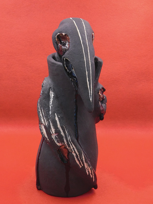 Керамическая скульптура из шамота с добавлением стекла Ворон Хугин (Мыслящий), создана в 2018 году. Авторская керамика, ручная работа, высокий обжиг.