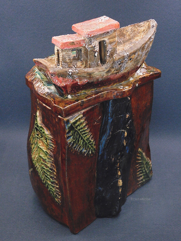 Керамическая композиция Старый Баркас. Ручная лепка с добавлением стекла, роспись ангобами и глазурями. Авторская керамика Марии Чудиной Ceramche, ручная работа, высокий обжиг.