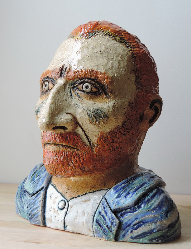 Керамический бюст художника Винсента Ван Гога вылеплен вручную из шамота и расписан ангобами и глазурями. Авторская керамика Марии Чудиной Ceramche, ручная работа, высокий обжиг.