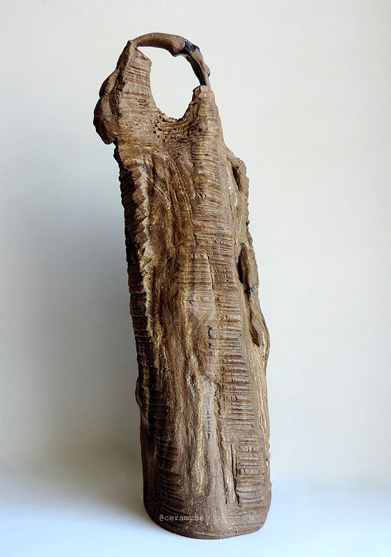 Керамическая скульптура клиф-дайвинг из цветной шамотной массы. Полная цитата Ф .Кафки "Ты - это задача. Ни одного ученика кругом". Авторская керамика, ручная работа, высокий обжиг.