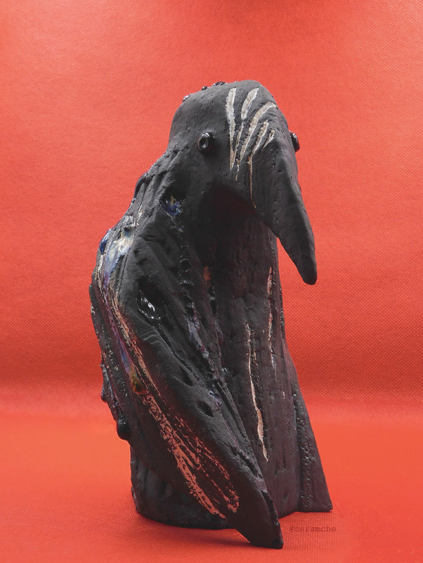 Керамическая скульптура из шамота с добавлением стекла Ворон Мунин (Помнящий), создана в 2018 году. Авторская керамика, ручная работа, высокий обжиг.
