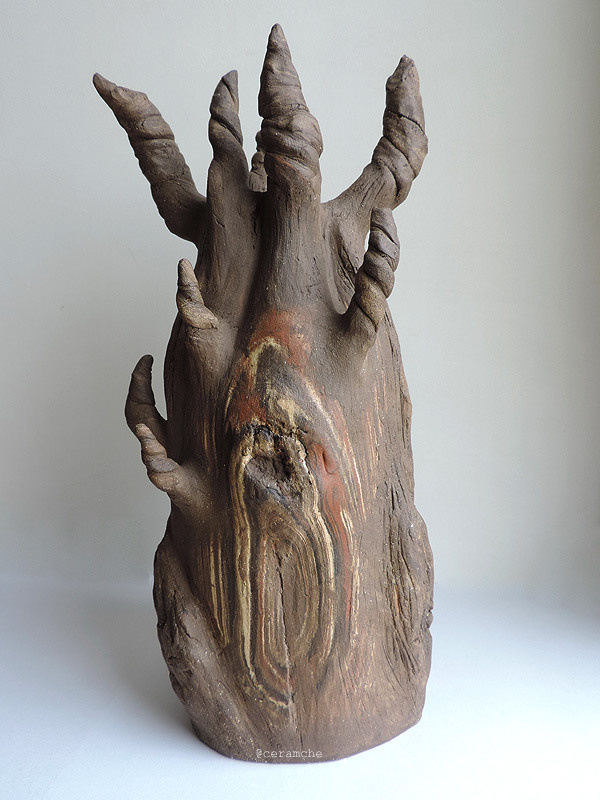 Керамическая скульптура "Притча об узкой двери". Евангелие от Луки, Глава 13,  стихи 22-30: "Стремитесь с усердием, чтобы войти в тесные врата, ибо, сказываю вам, многие поищут войти, и не возмогут". Авторская керамика, ручная работа, высокий обжиг.