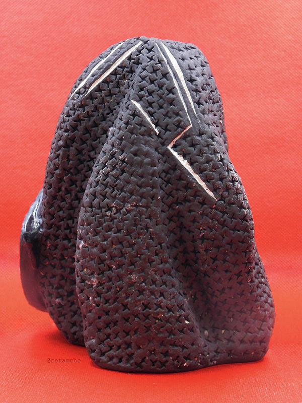 Керамическая скульптура из шамота с добавлением стекла Трансформация, создана в 2018 году. Авторская керамика, ручная работа, высокий обжиг.