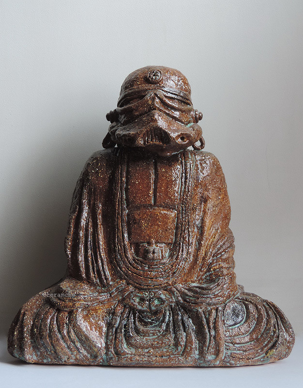 Керамическая скульптура штурмовик-буддист вылепена вручную из смеси керамических масс, роспись ангобами и глазурями. Авторская керамика, ручная работа, высокий обжиг.