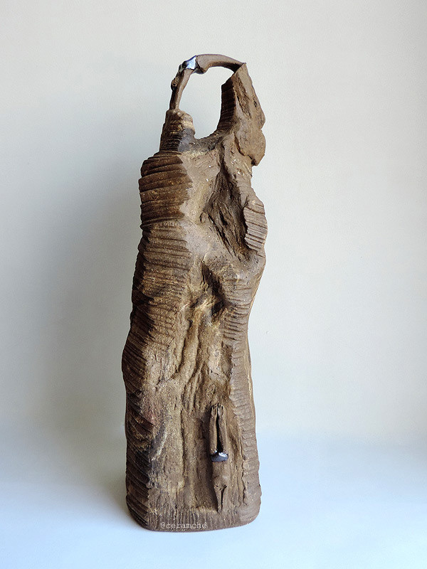 Керамическая скульптура клиф-дайвинг из цветной шамотной массы. Полная цитата Ф .Кафки "Ты - это задача. Ни одного ученика кругом". Авторская керамика, ручная работа, высокий обжиг.