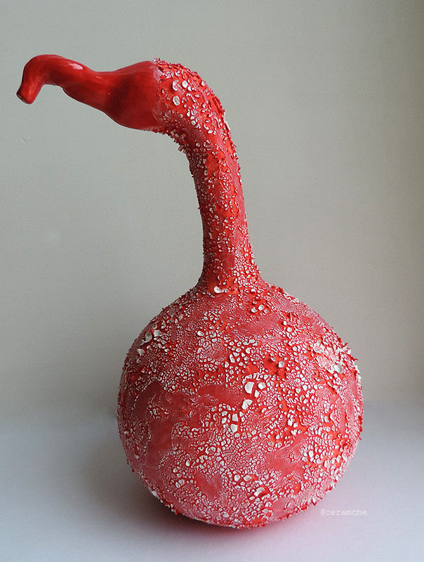 Керамическая скульптура Розовый фламинго. Ручная лепка, роспись ангобами и глазурями. Авторская керамика, ручная работа, высокий обжиг.