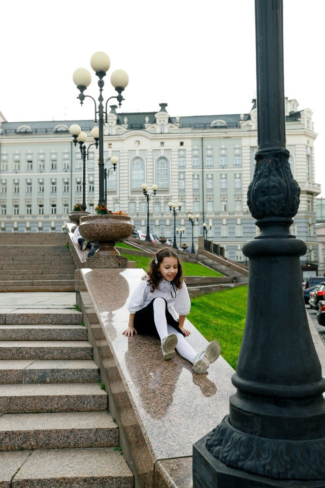 Прогулка мамы с дочками. Фотограф Москва