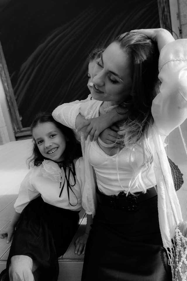 Прогулка мамы с дочками. Фотограф Москва