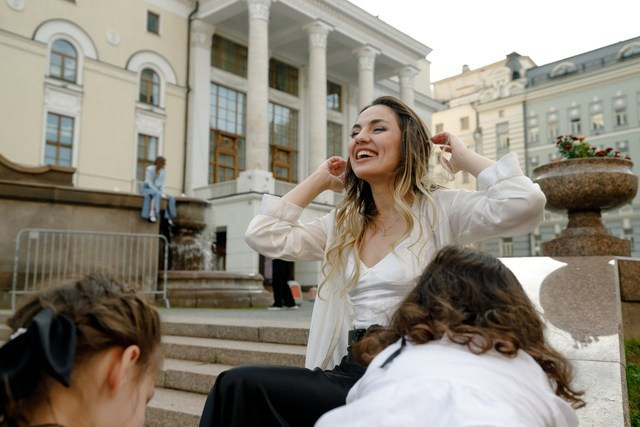 Прогулка мамы с дочками. Фотограф Москва