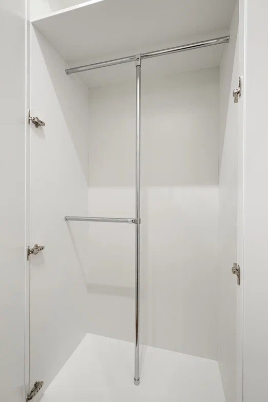 Серебристый. «Roots» полный цикл производства мебели и интерьерных решений