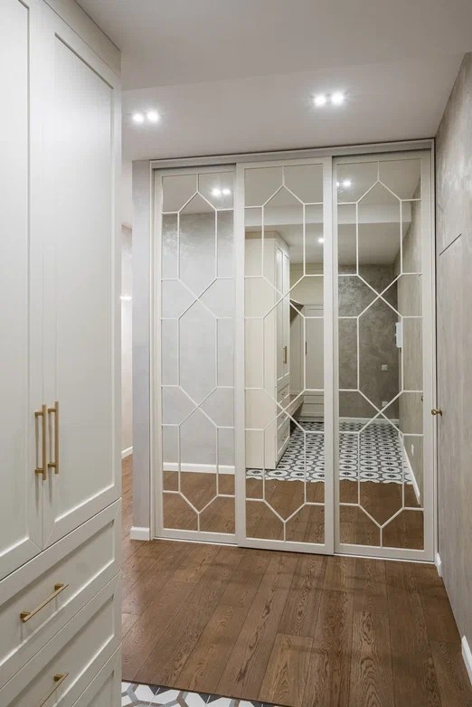 Серебристый. «Roots» полный цикл производства мебели и интерьерных решений