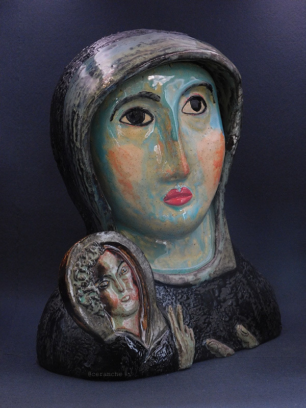 Керамическая скульптура Божьей Матери с младенцем выполнена по мотивам иконы Сладкое лобзание (Гликофилуса). Авторская керамика, ручная работа.