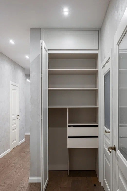 Серебристый. «Roots» полный цикл производства мебели и интерьерных решений